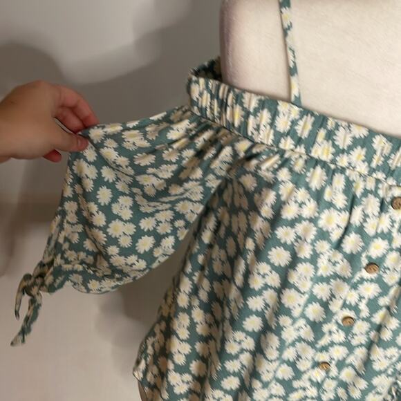 IZ Byer green and white floral off the shoulder top - Picture 4 of 8